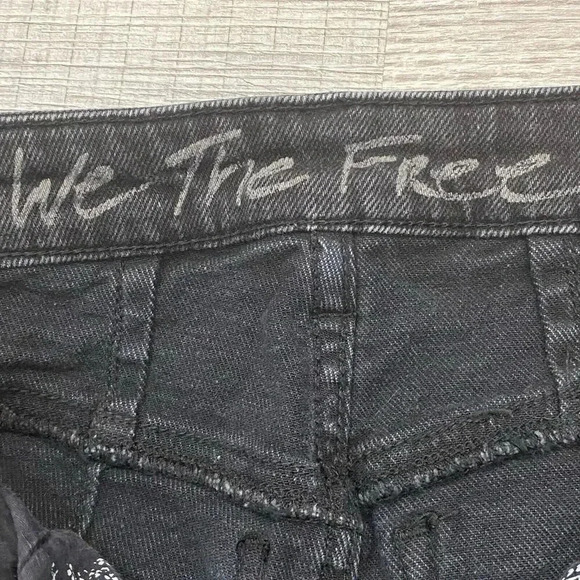 We The Free People Denim Frayed Cut Off Shorts size 24 Bermuda Button Fly Boho - Picture 14 of 16